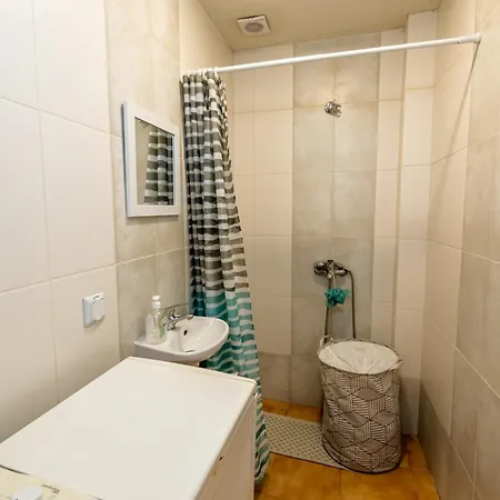 Апартаменти Charming Retreat *